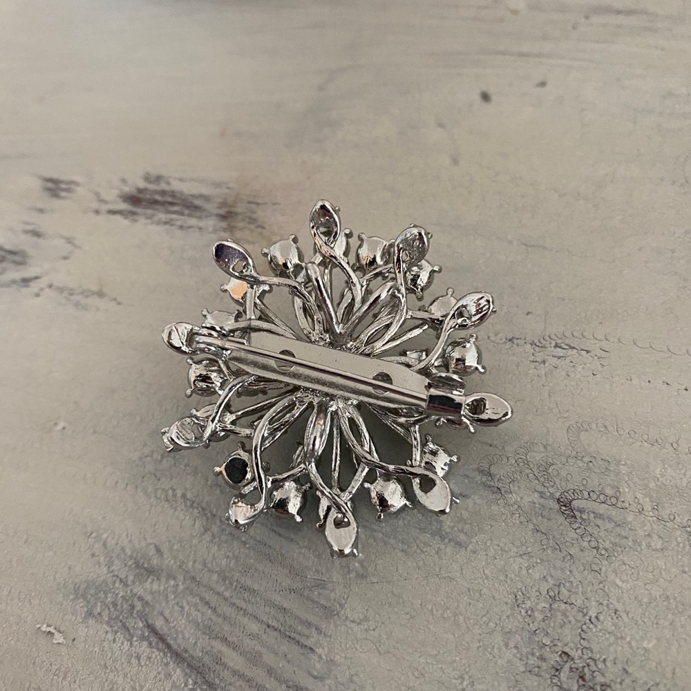 Stella & Dot Rhinestone Starburst Brooch/Pendant - Picture 6 of 6